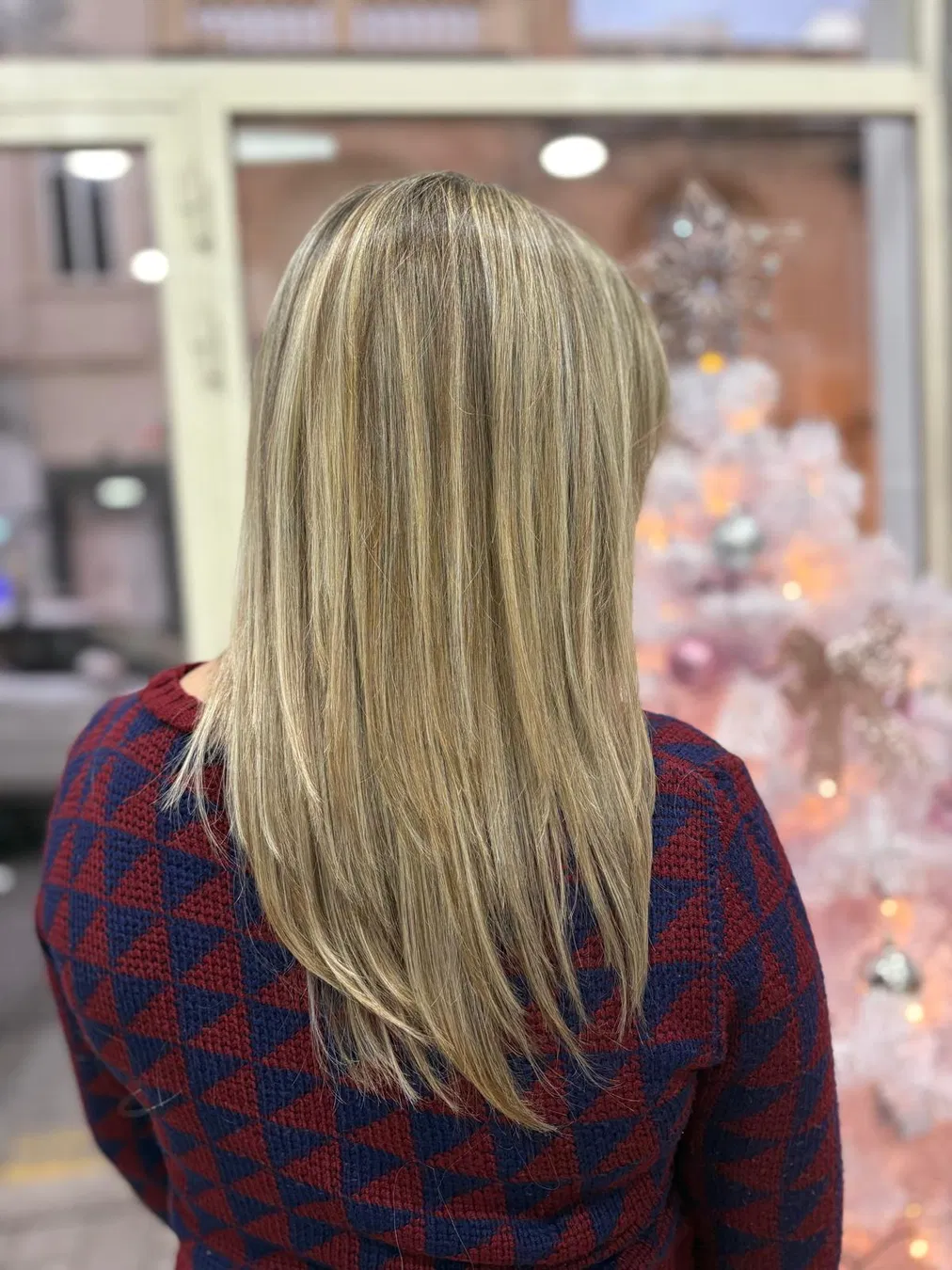 A luminous blonde finish
