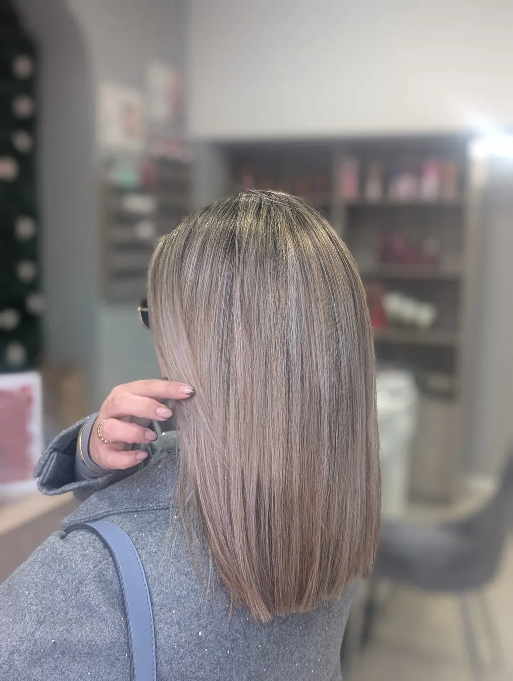 Bright, dimensional hair